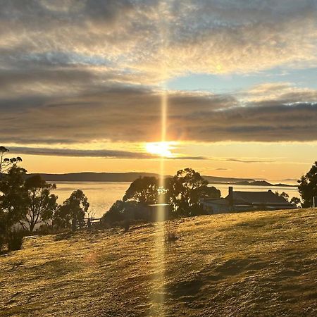 Wylah Cottage For A Peaceful Bruny Island Escape With Water Views, Fireplace & Wallabies Simpsons Bay المظهر الخارجي الصورة